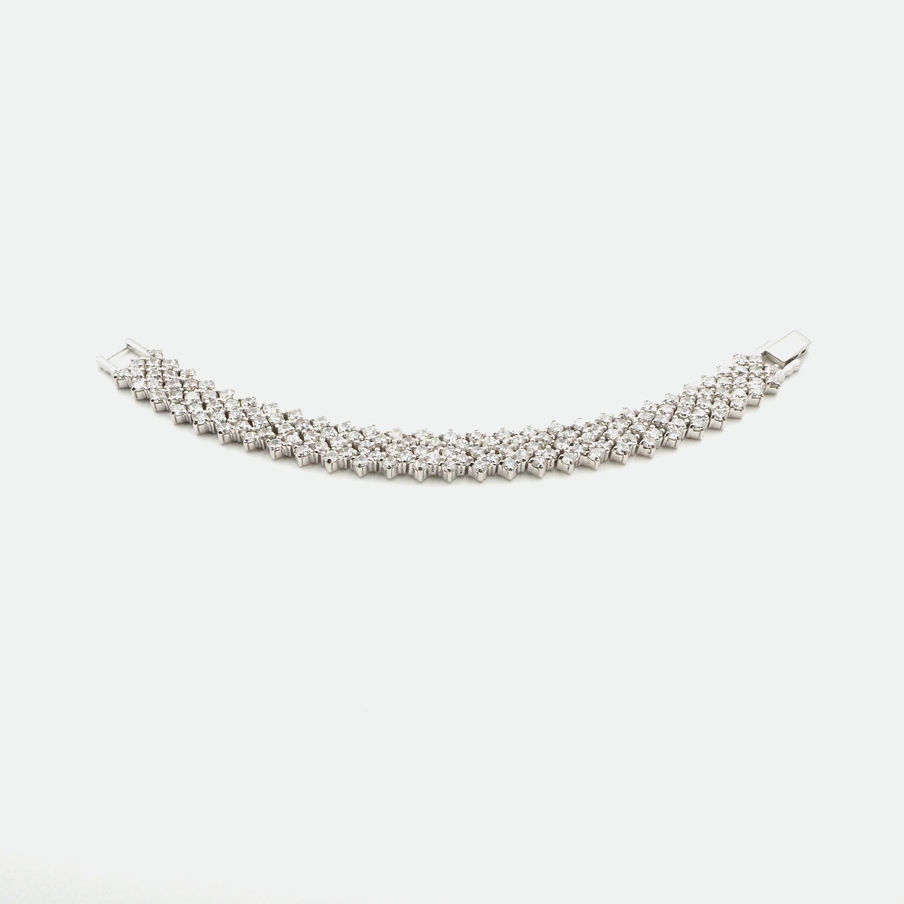 Silber Armbaender fuer Damen jetzt kaufen in unserem Onlineshop oder vor Ort in unserer Filiale in Basel